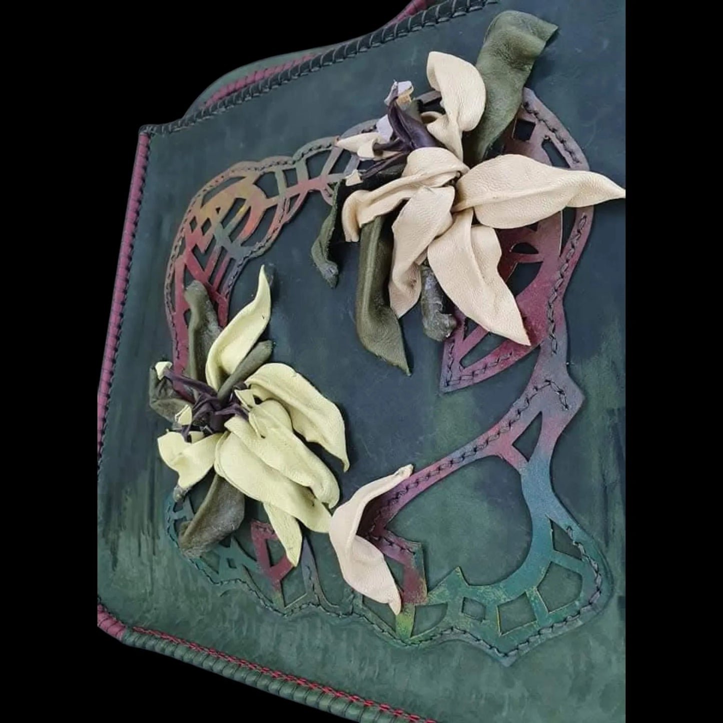 Handmade green leather bag with a white sculpted lily - AG Design, Arad, Romania