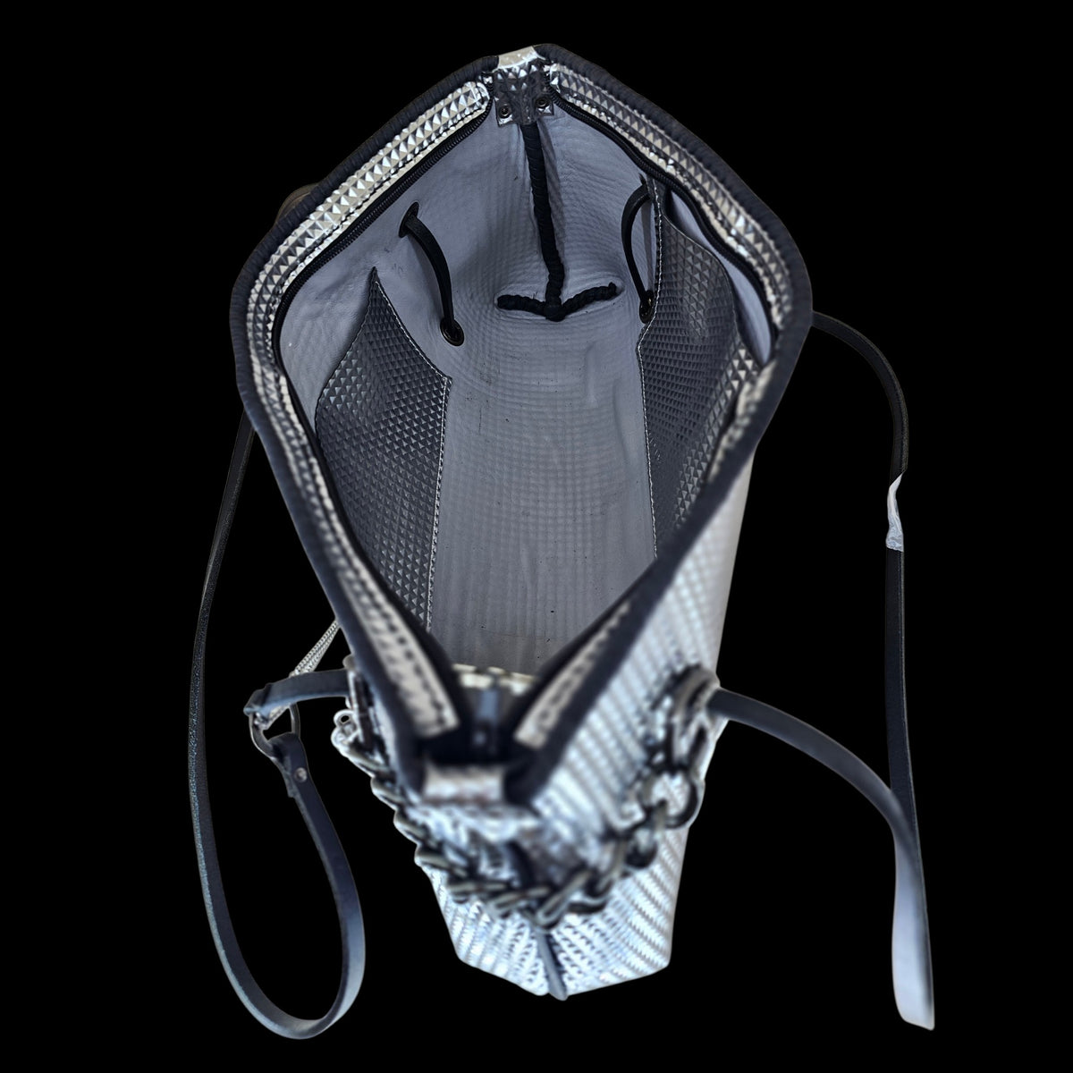 Interior of a silver leather crossbody bag lined in white lamb leather, with zip closure and inner pockets - AG Design, Arad, Romania