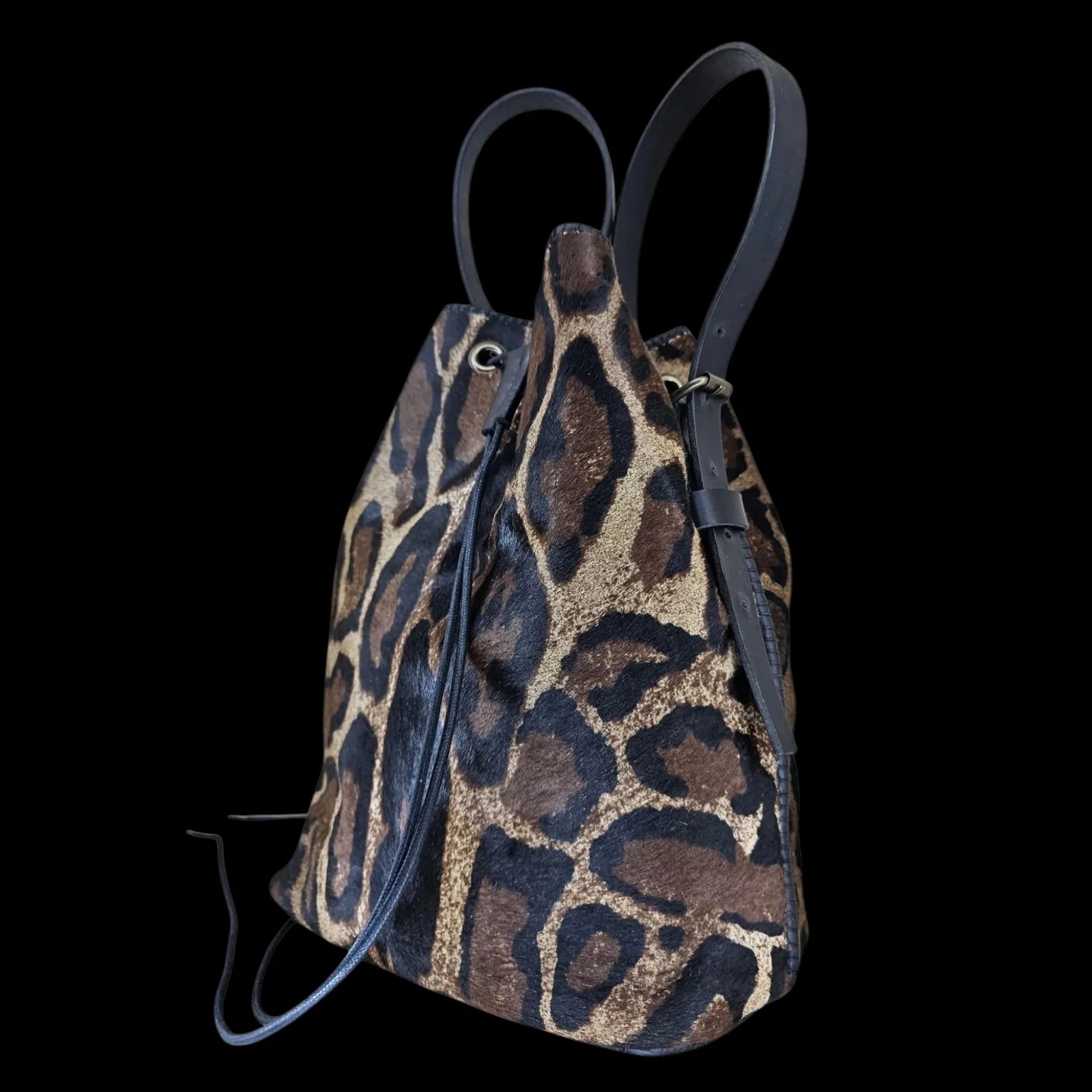 Handmade brown leather bucket bag with premium fur leather with a wild animal print - AG Design, Arad, Romania