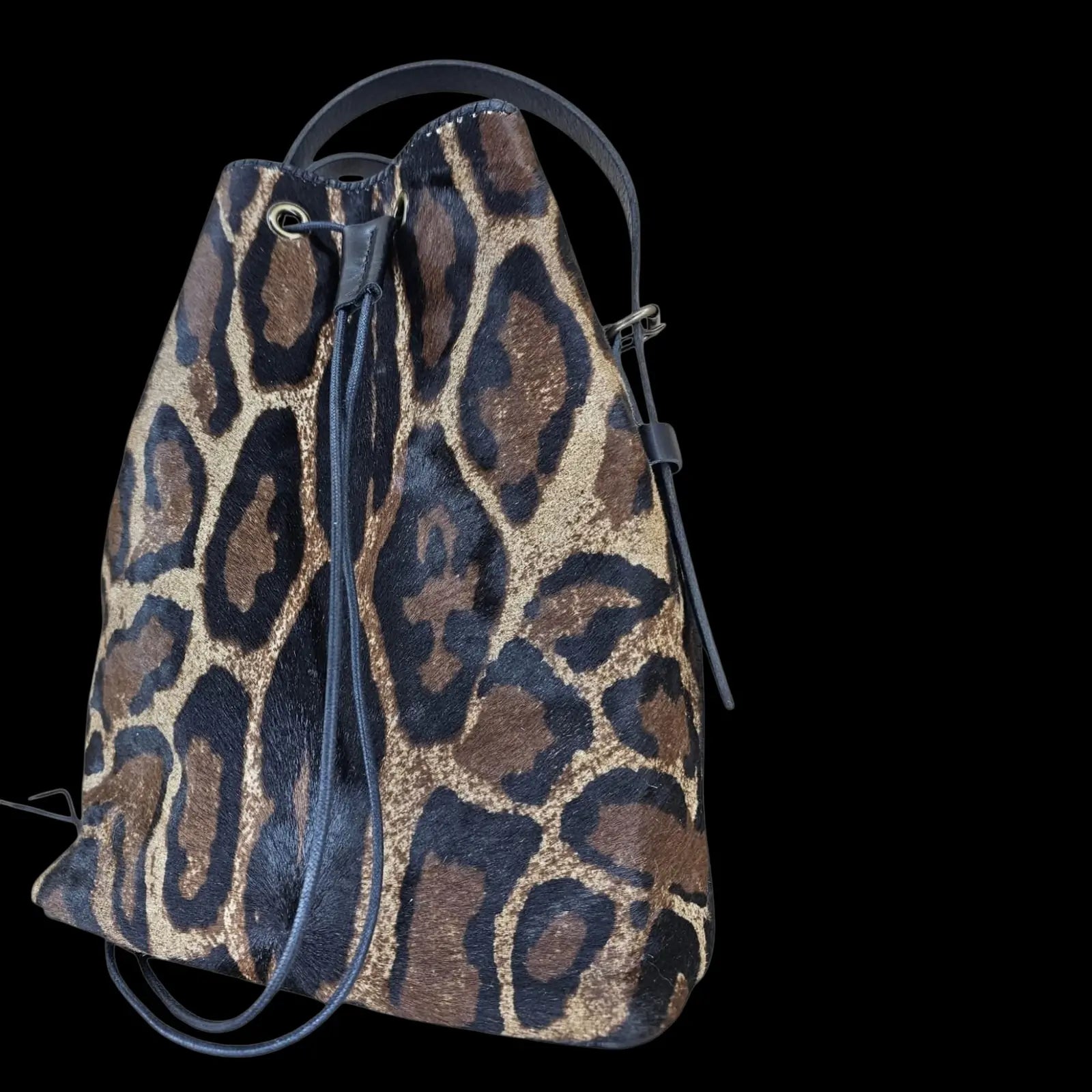 Handmade brown leather bucket bag with premium fur leather with a wild animal print - AG Design, Arad, Romania