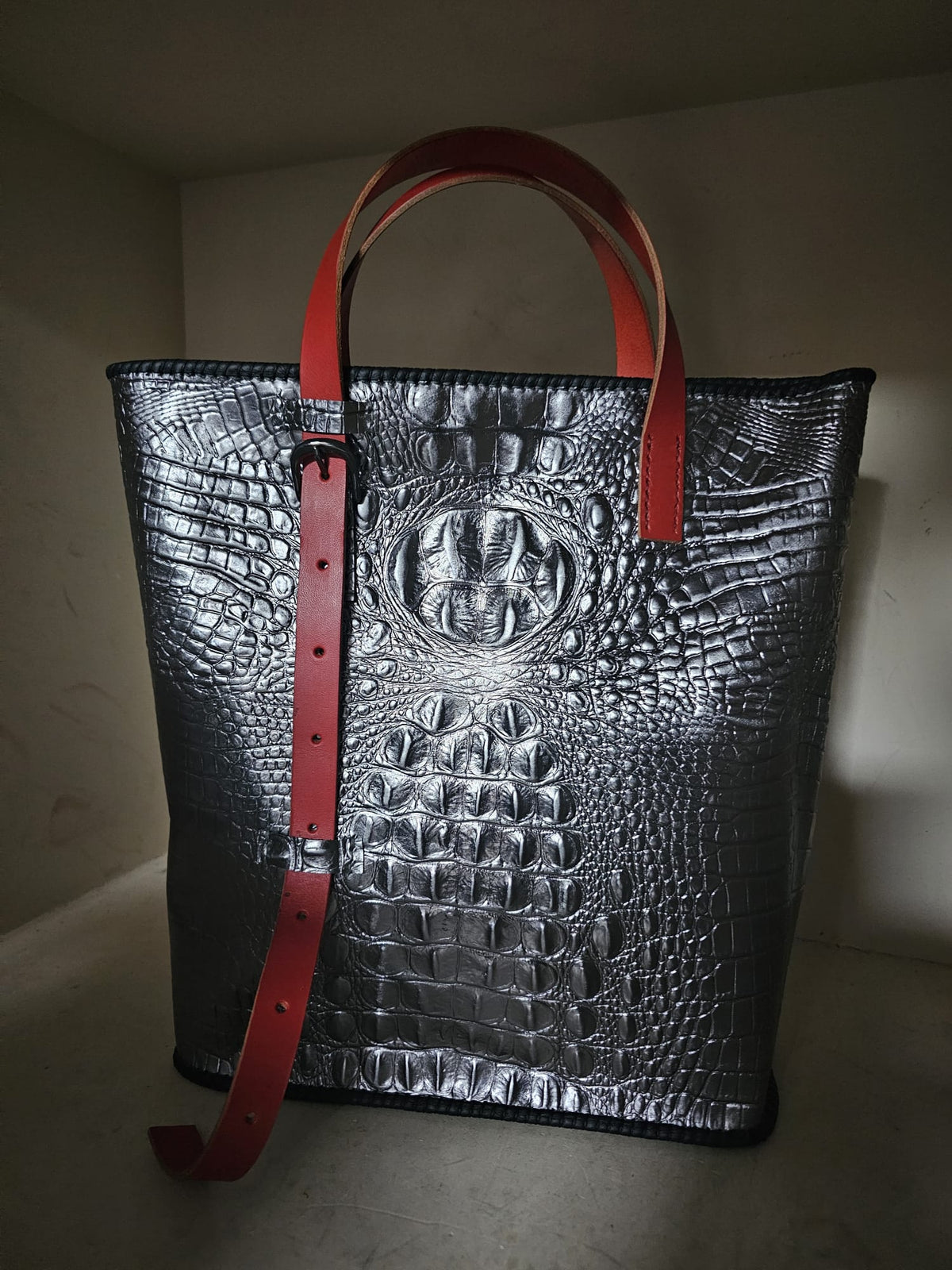 Handmade silver crocodile-embossed leather shoulder bag photographed without added brightness, in natural light - AG Design, Arad, Romania.